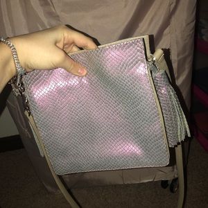 Kelly Wynne “Sorry not sorry” in Prismatic Pink